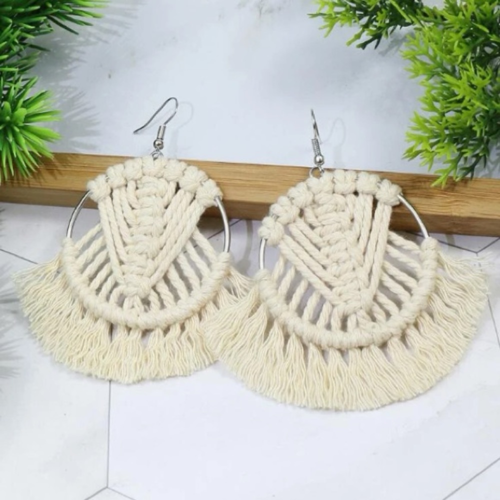 🌴NWT Boho Macrame Off White / Cream Fringe Drop Statment Earrings - Picture 3 of 3